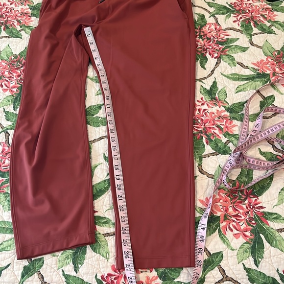 Lululemon On The Fly 7/8 Pant Size 10 EUC - Picture 4 of 9